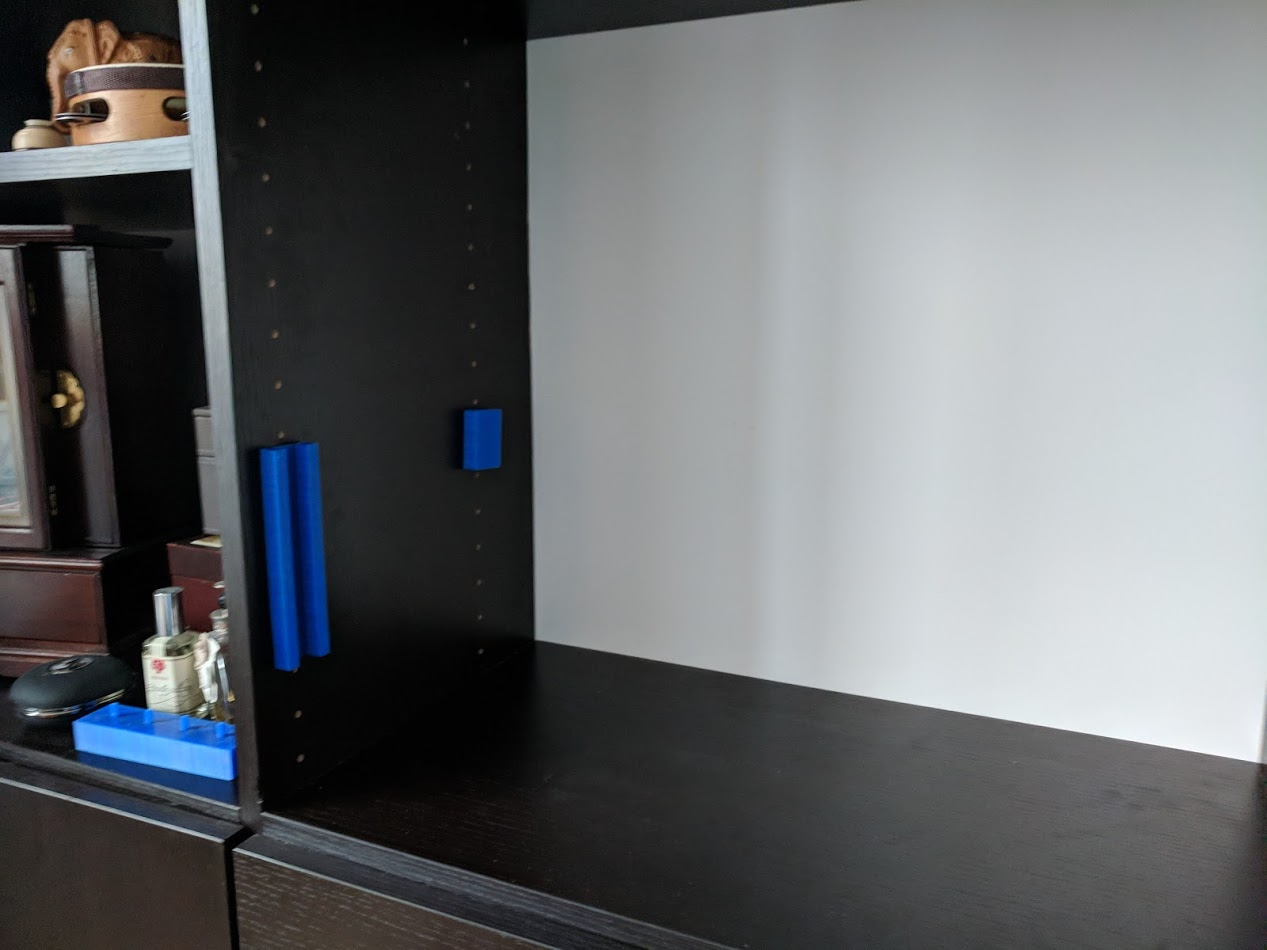 The mini closet standing desk (wood + plastic projects part 1)