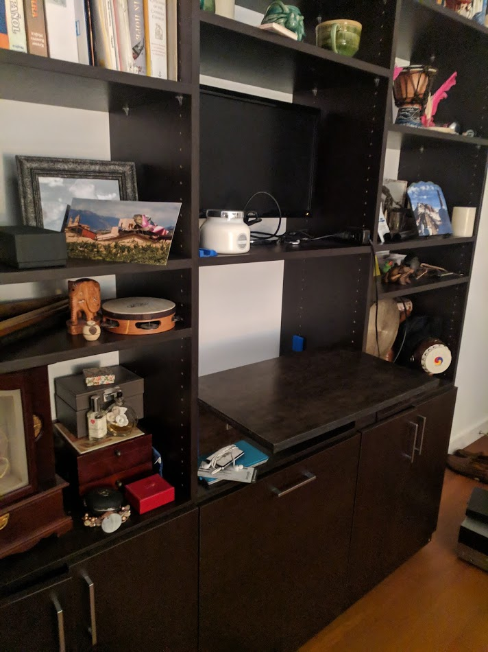 The mini closet standing desk (wood + plastic projects part 1)